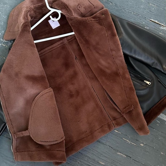 Black and brown faux leather jacket with a fur-lined hood - Picture 4 of 7